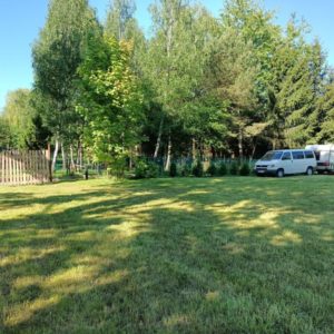 Osada pod Brzozą, kameralne pole campingowe nad jeziorem Śniardwy, rezerwacje domków holenderskich