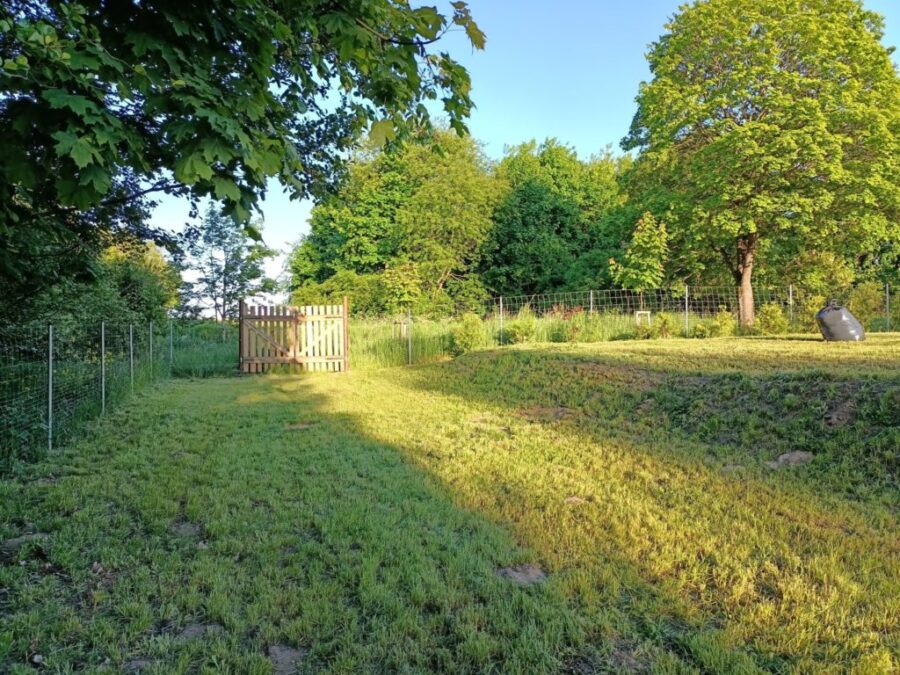 Osada pod Brzozą, pole campingowe nad jeziorem Śniardwy, ogrodzony teren
